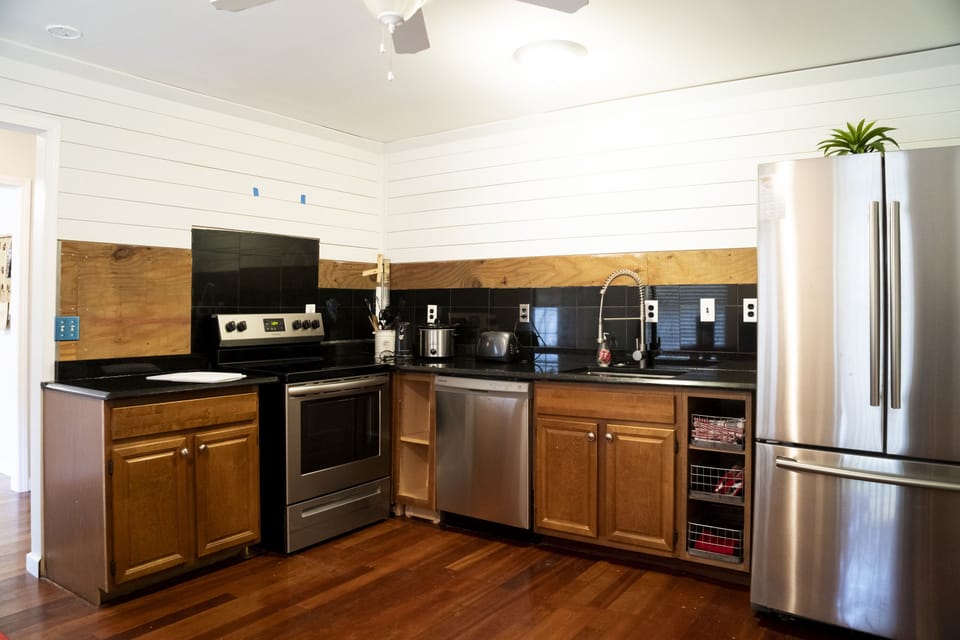 Newly renovated kitchen that comes with all the comforts of home!