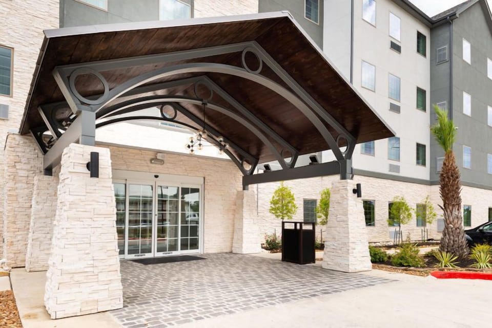 Staybridge Suites Lake Charles LA, Entrance