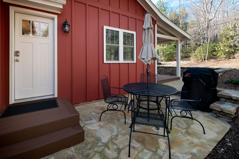 Side patio with gas grill