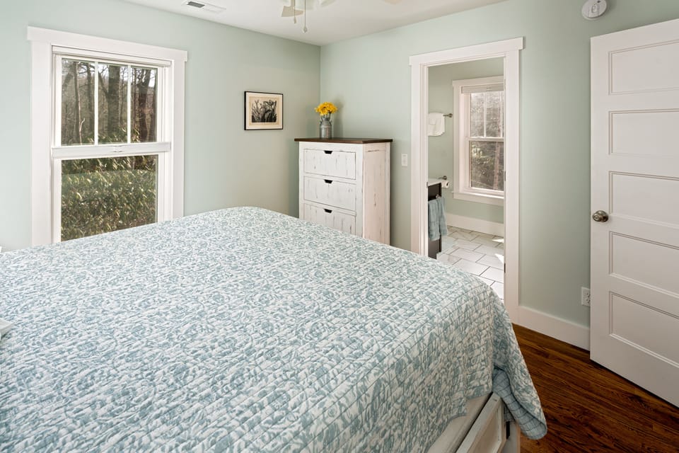 MBR. King bed