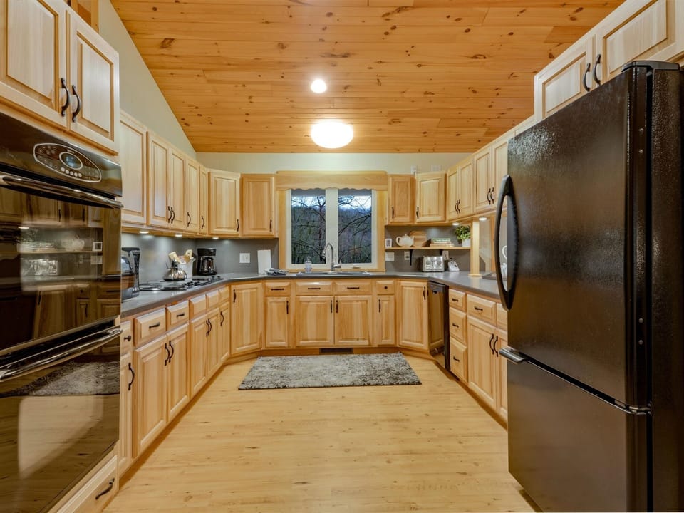 Spacious kitchen! Large fridge, double wall oven, and 6 burner electric cooktop