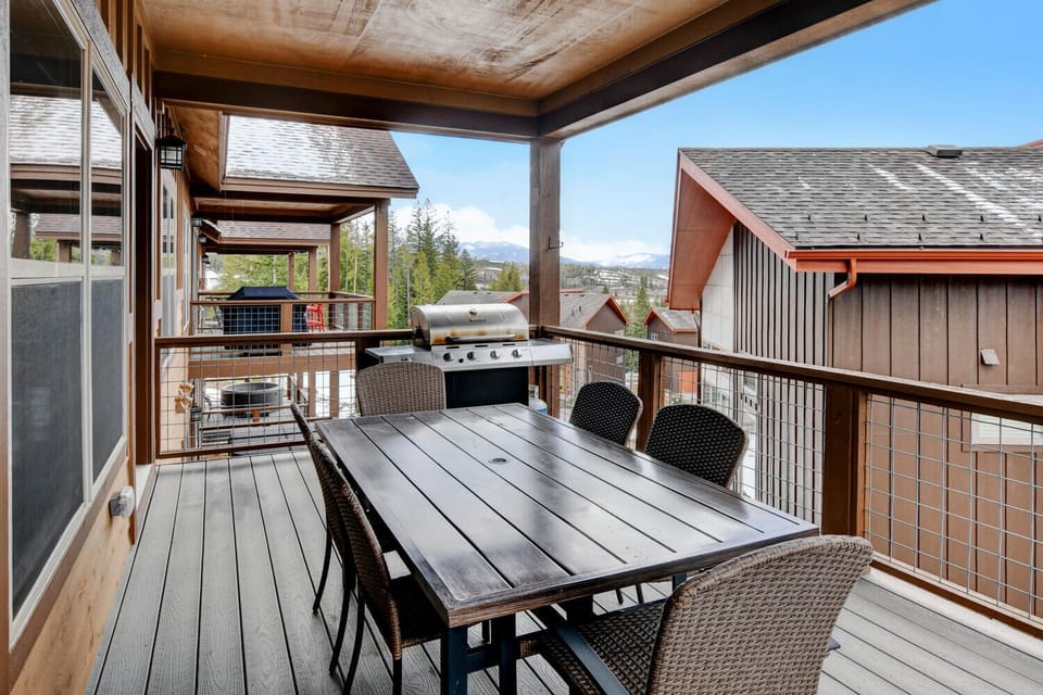 Covered Deck with Outdoor Dining Area and BBQ Grill