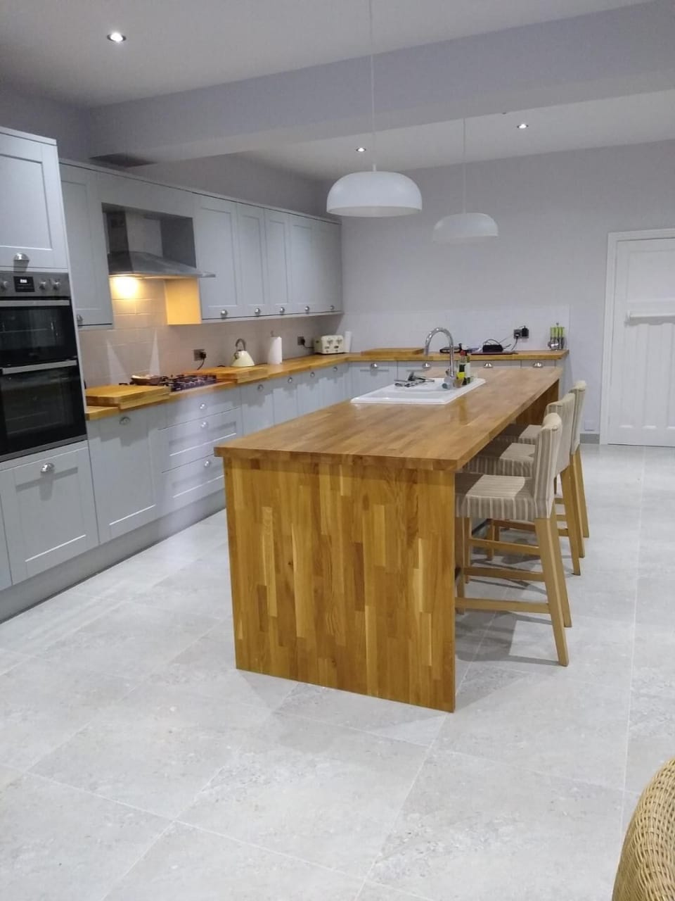 Beautiful, large and well equipped Kitchen.