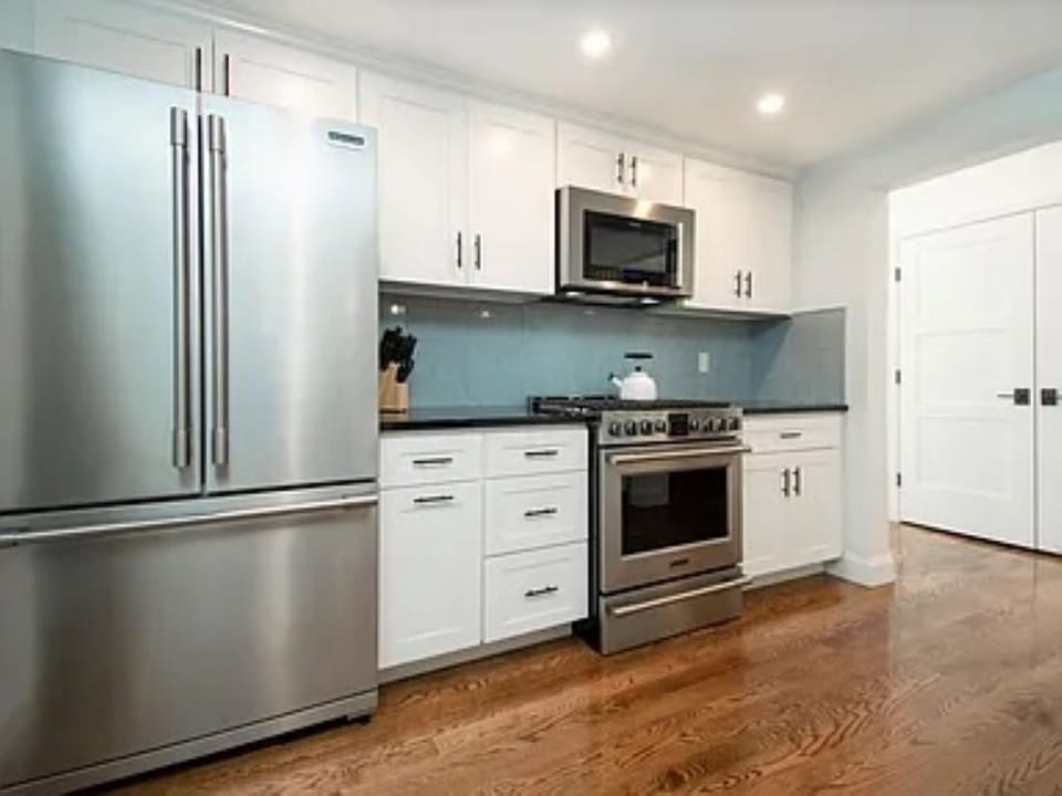 Gourmet Kitchen with stainless steel appliances & granite countertops.