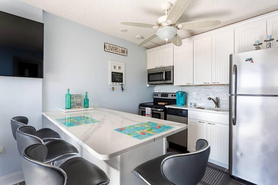 Full service kitchen.