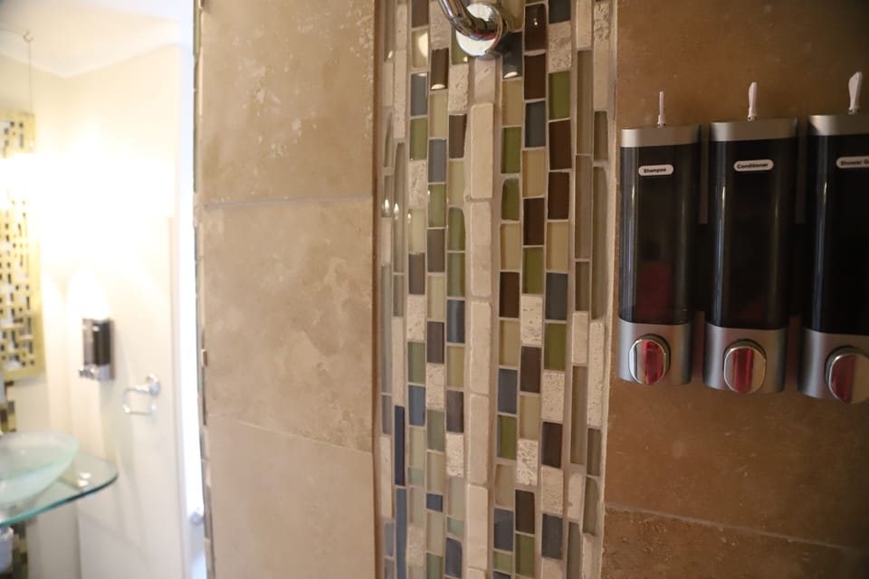 showers shampoo dispenser