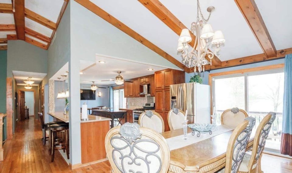 Formal dining room off kitchen