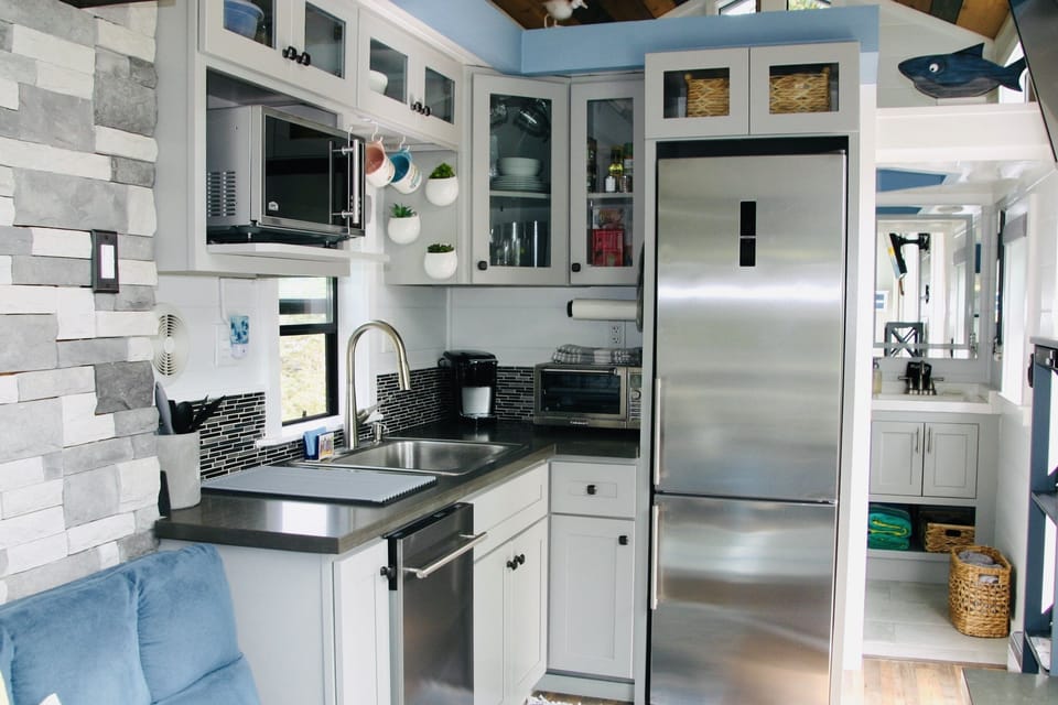 Full kitchen with high quality appliances