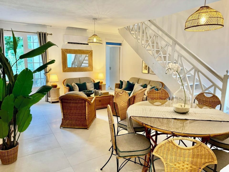 Air-conditioned living/dining room - 1 bedroom downstairs + 2 bedrooms upstairs