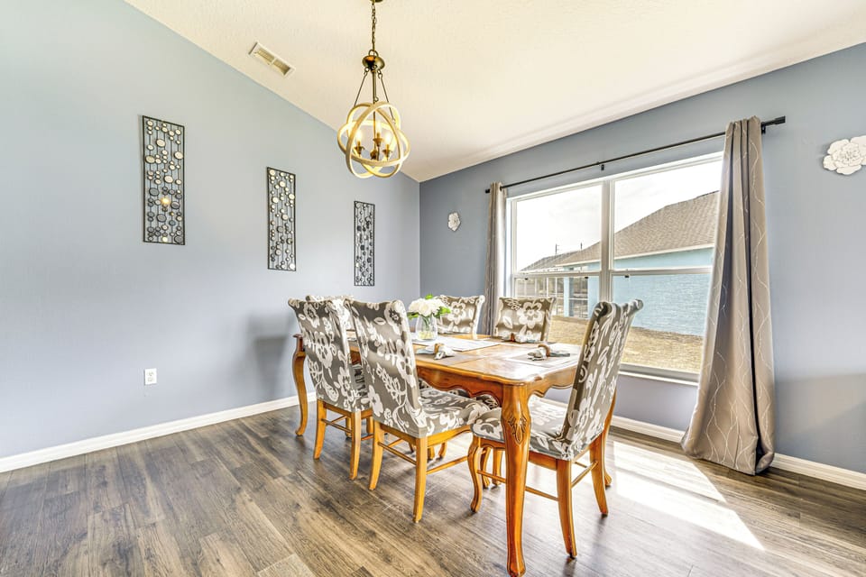 Dining Space | Dishware/Flatware