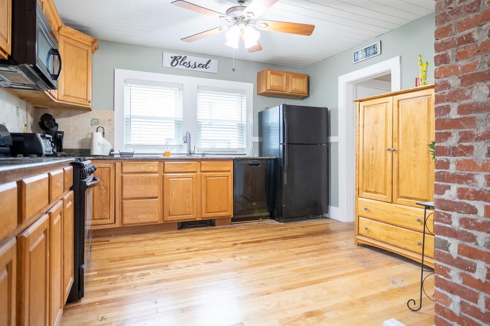 Huge kitchen for family gatherings 