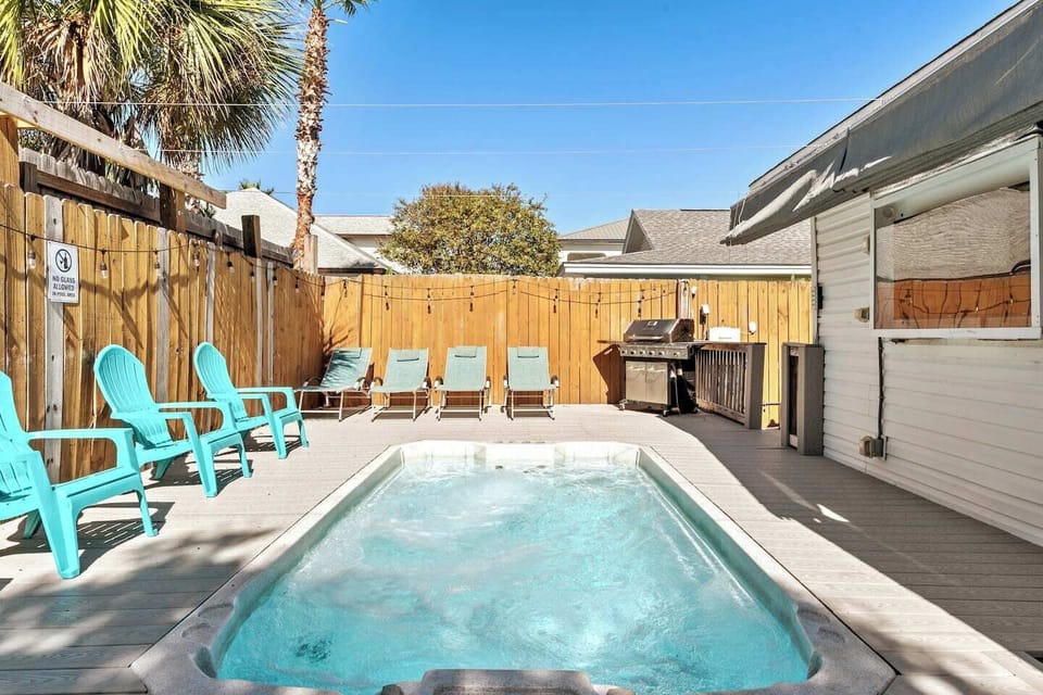 Welcome to Zula Breeze @Miramar Beach/Destin. Just 3-4min walk to the private beach access  Private heated Pool/Hot Tub - 8ft by 14ft.