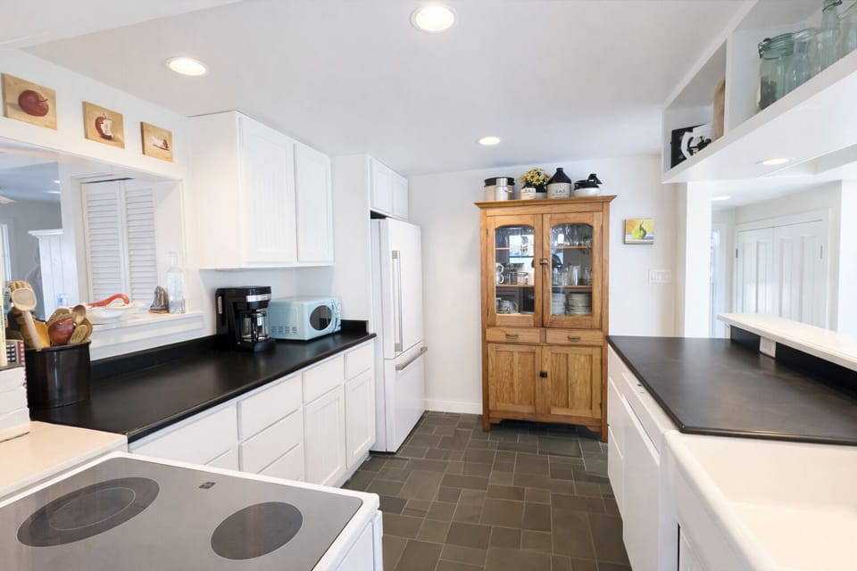 Fully equipped kitchen.