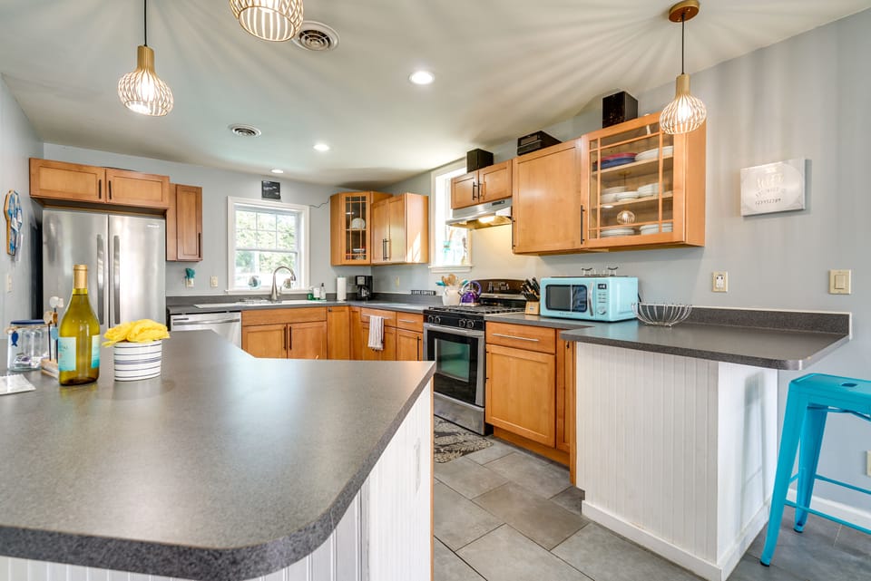 Kitchen | Cooking Basics | Drip Coffee Maker | Bar Seating | Wine Cooler