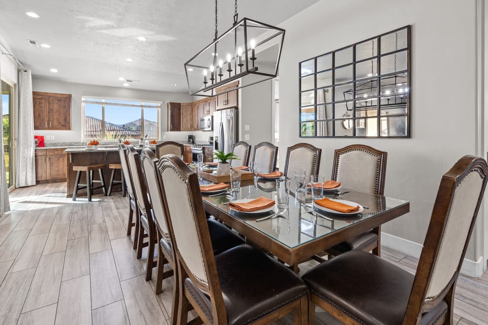 Formal dining to enjoy your amazing meals.