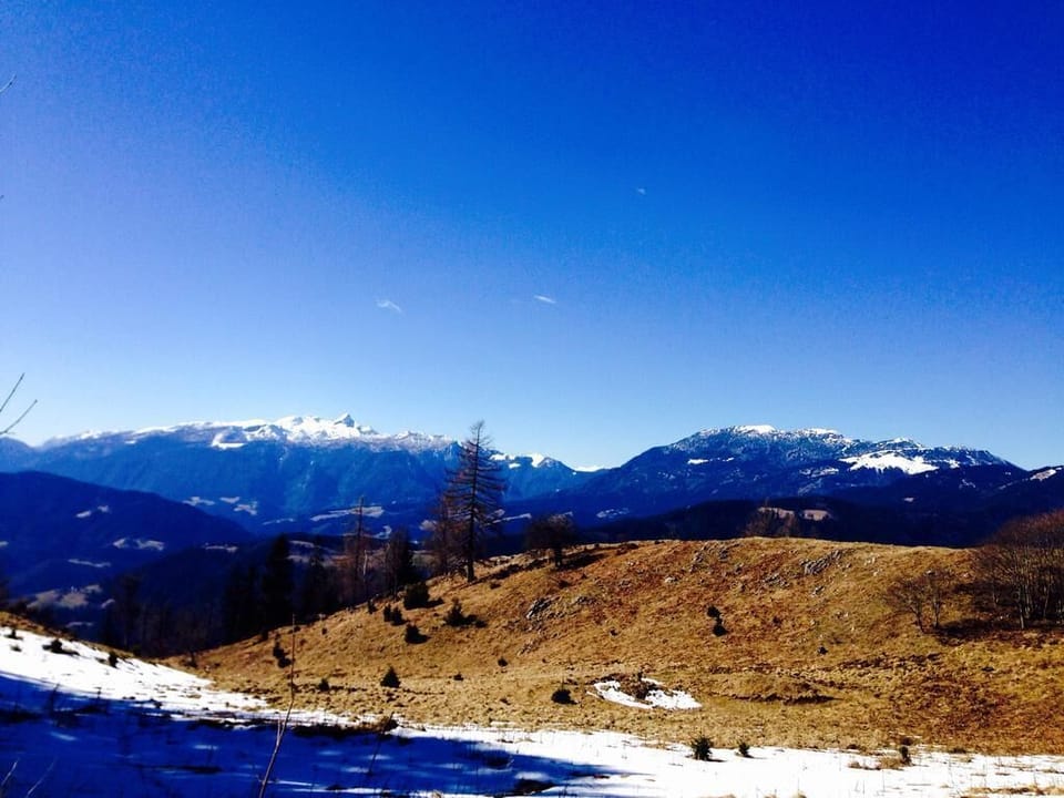 Nearbay in the moutains
