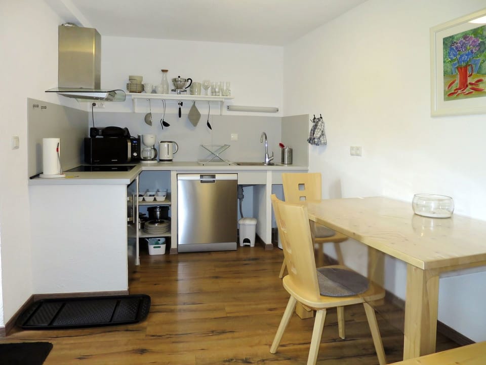 Room, Furniture, Property, Floor, Building, Interior Design, House, Table, Kitchen, Chair
