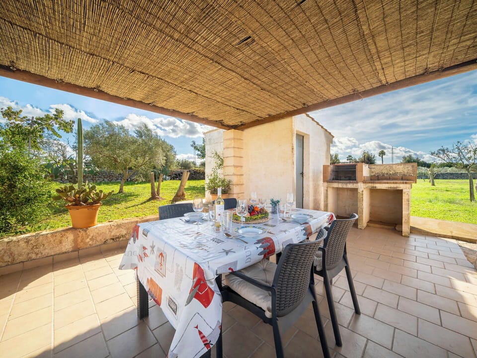 Furniture, Chair, Land Lot, Kitchen & Dining Room Table, Garden, Shade, Backyard, Outdoor Furniture, Cottage, Landscaping