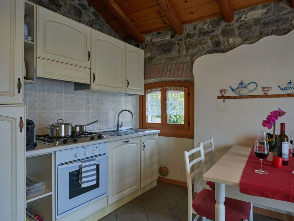 Water, Plant, Building, Daytime, Property, Sky, Swimming Pool, Azure, Tree, Body Of Water