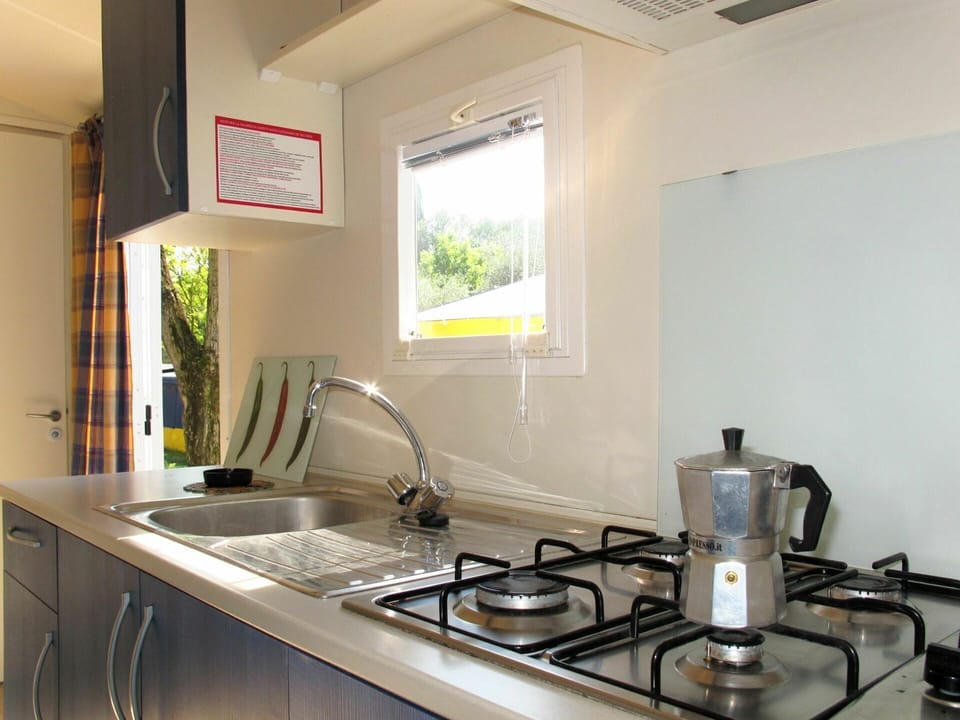 Kitchen Sink, Sink, Tap, Property, Countertop, Window, Kitchen Appliance, Kitchen, Plumbing Fixture, Cabinetry