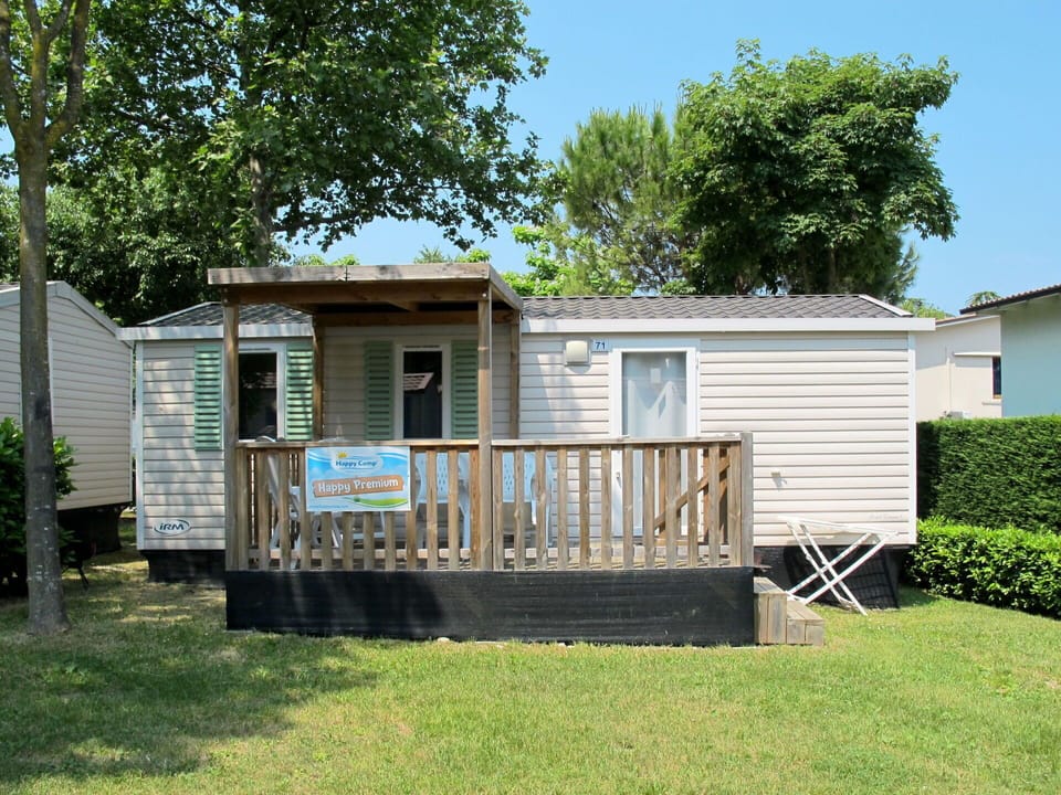 Sky, Building, Property, Plant, Window, Tree, House, Porch, Wood, Land Lot