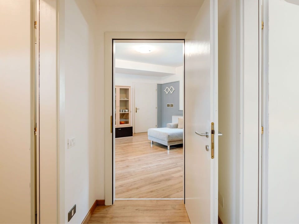 Building, Door, Wood, House, Interior Design, Comfort, Picture Frame, Floor, Hall