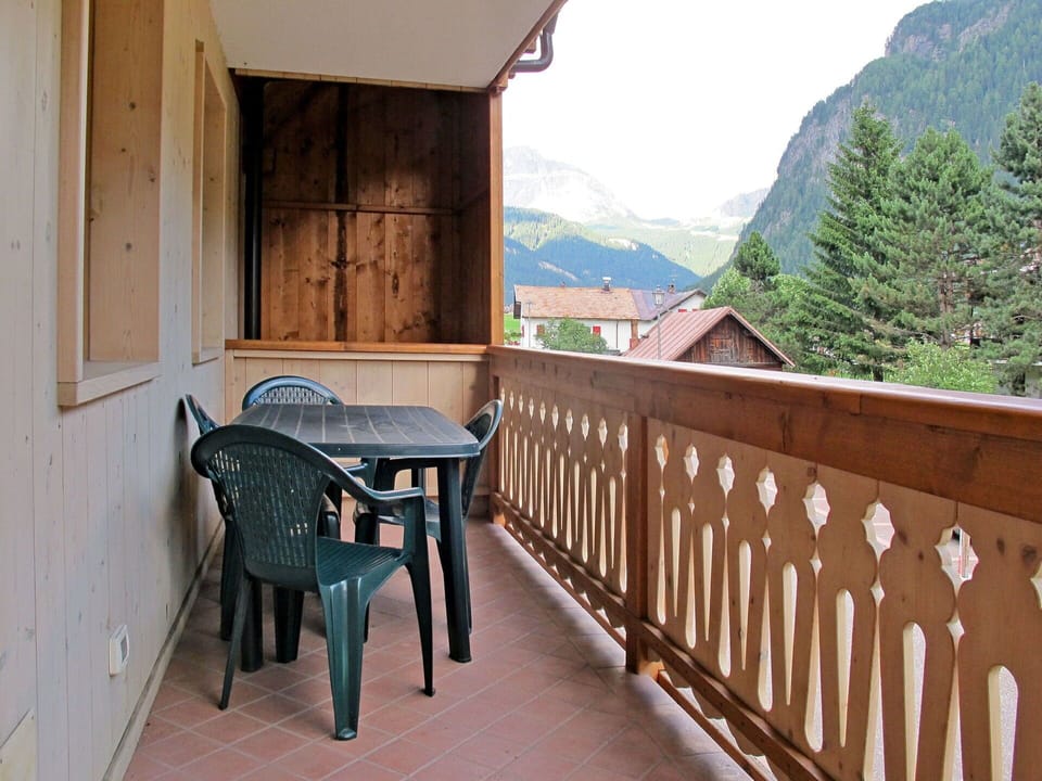 Property, Room, House, Real Estate, Building, Home, Cottage, Deck, Furniture, Balcony