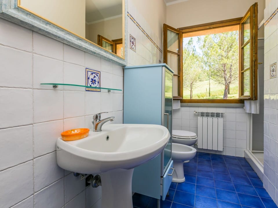 Mirror, Sink, Plumbing Fixture, Tap, Property, Bathroom Sink, Window, Purple, Bathroom, Interior Design