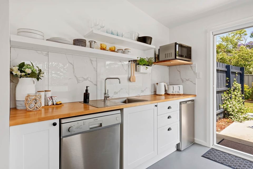 modern appliances - Studio Ocean Breeze, Huskisson, www.southcoastholidayretreats.com
