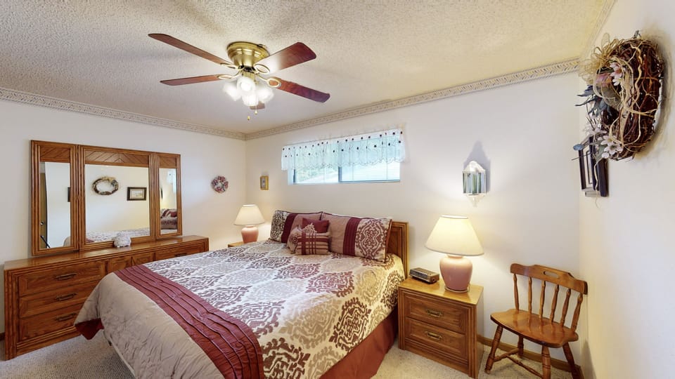 BEDROOM 1 WITH KING BED