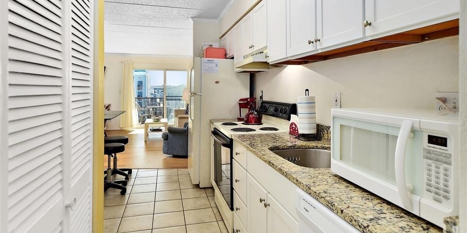 Full-Size Kitchen