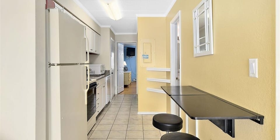 Full-Size Kitchen