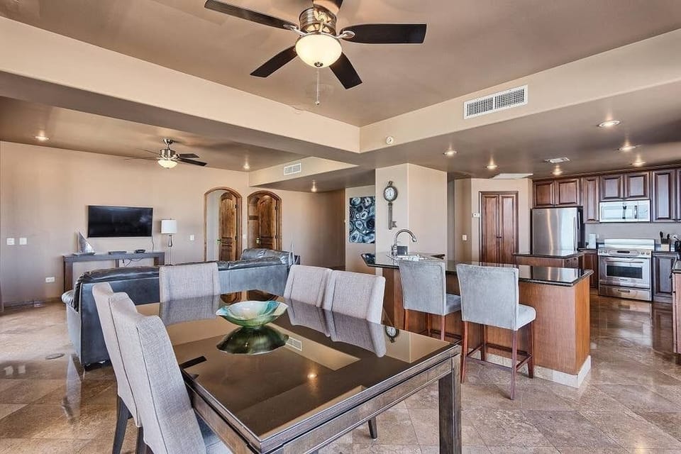 Living Area (3)