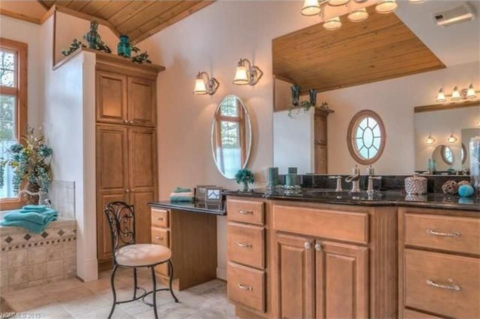 Master Bath-Her Side