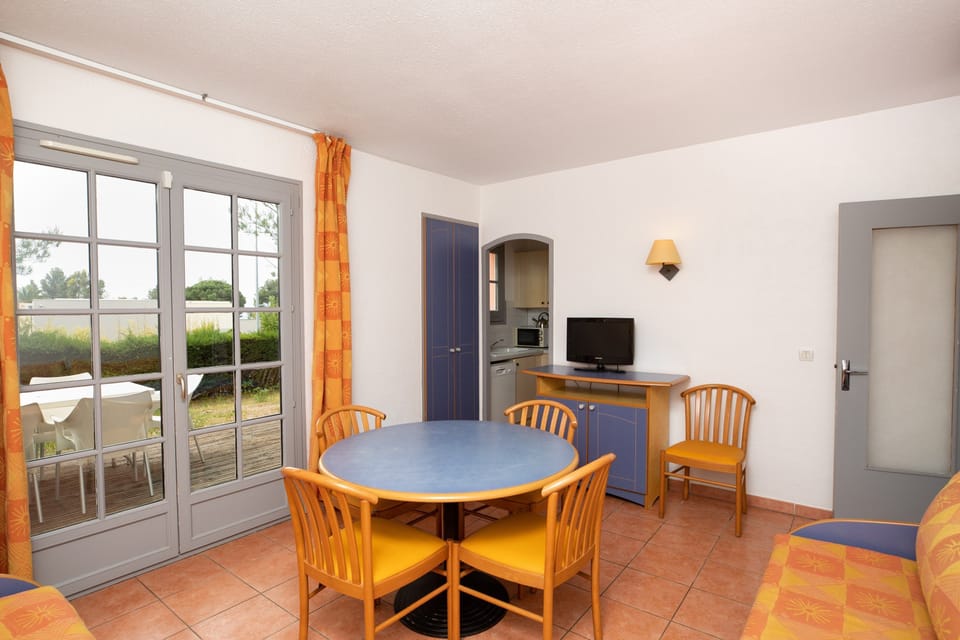 Tuck into a great meal in your dining area.
