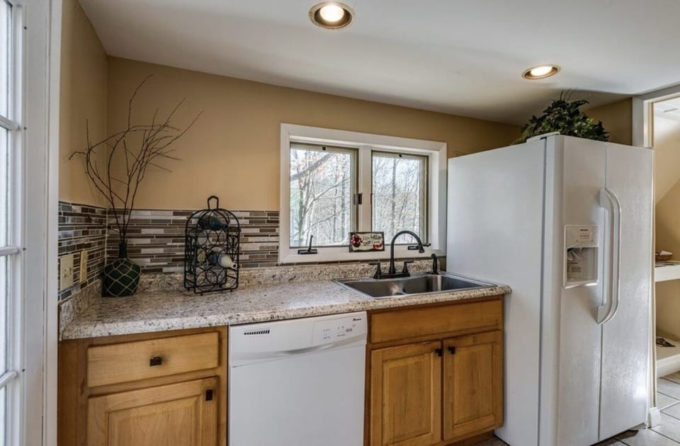 Dishwasher, new faucet installed, side by side freezer/fridge 