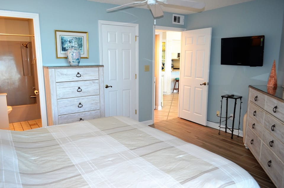 Bedroom 3 with Flat Screen TV & Private Bathroom