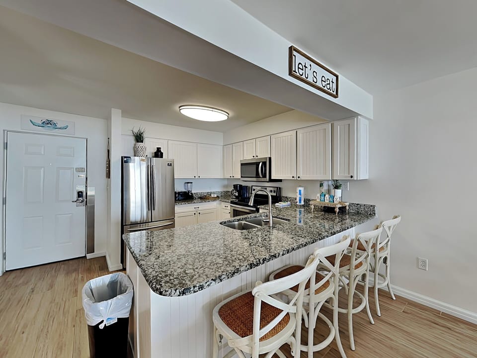 Kitchen - Breakfast Bar - Seating