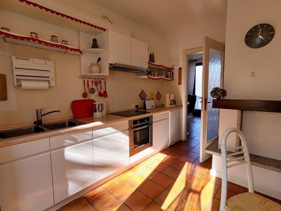 Cabinetry, Countertop, Property, Sink, Kitchen Stove, Kitchen, Picture Frame, Wood, Interior Design, Building