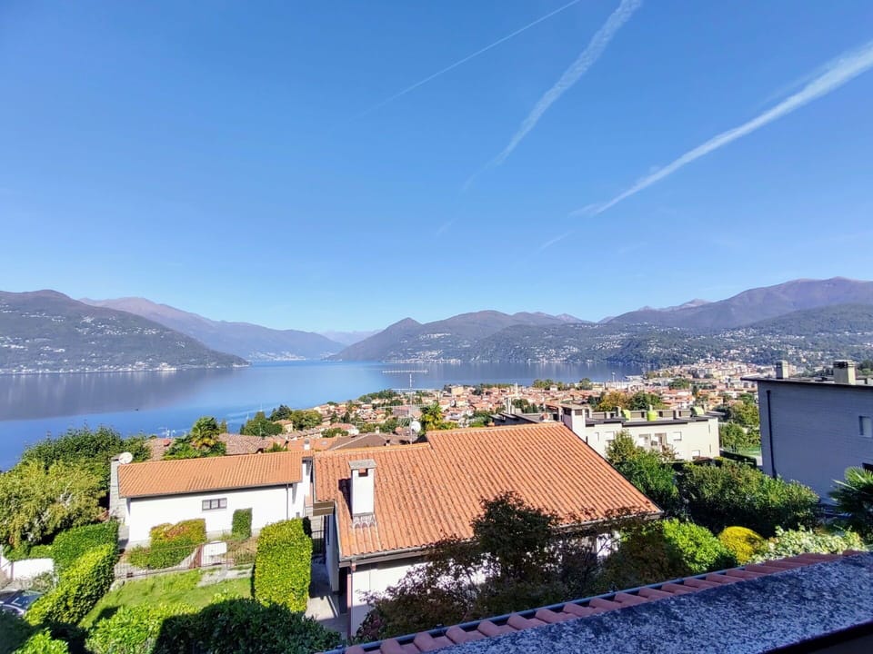 Sky, Water, Daytime, Building, Property, Mountain, Blue, Azure, Plant, House