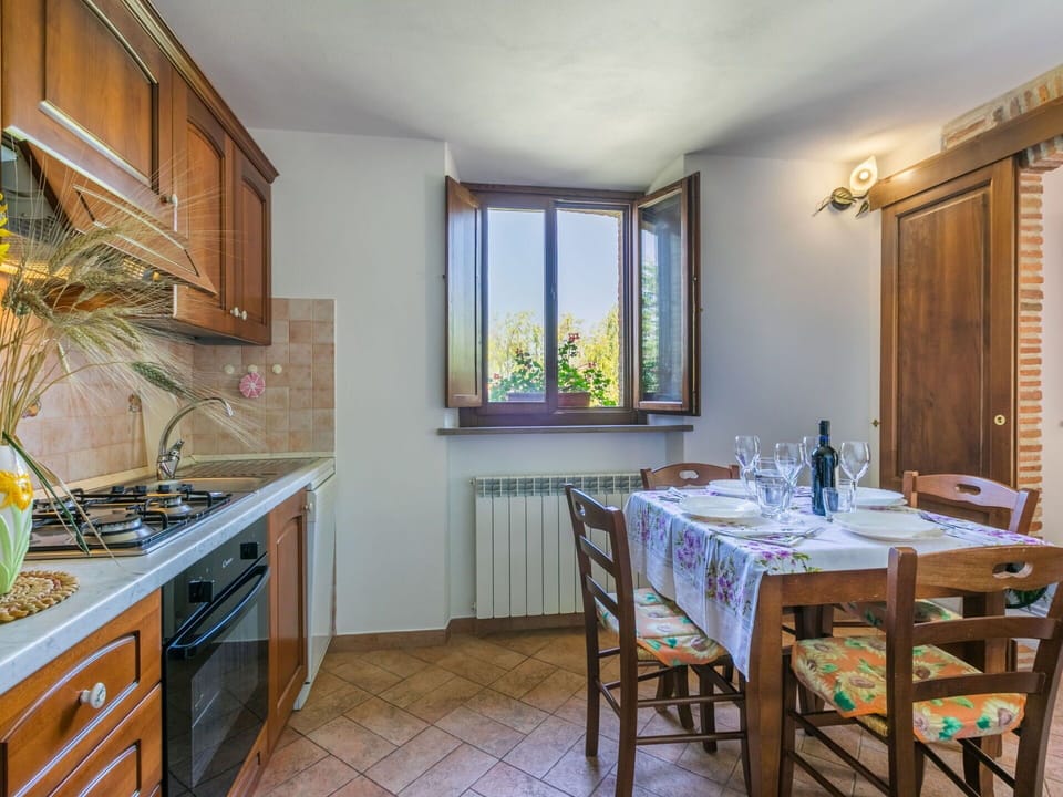 Interior Design, Furniture, Kitchen & Dining Room Table, Dining Room, Room, Chair, Wood Stain, Houseplant, Hardwood, Light Fixture