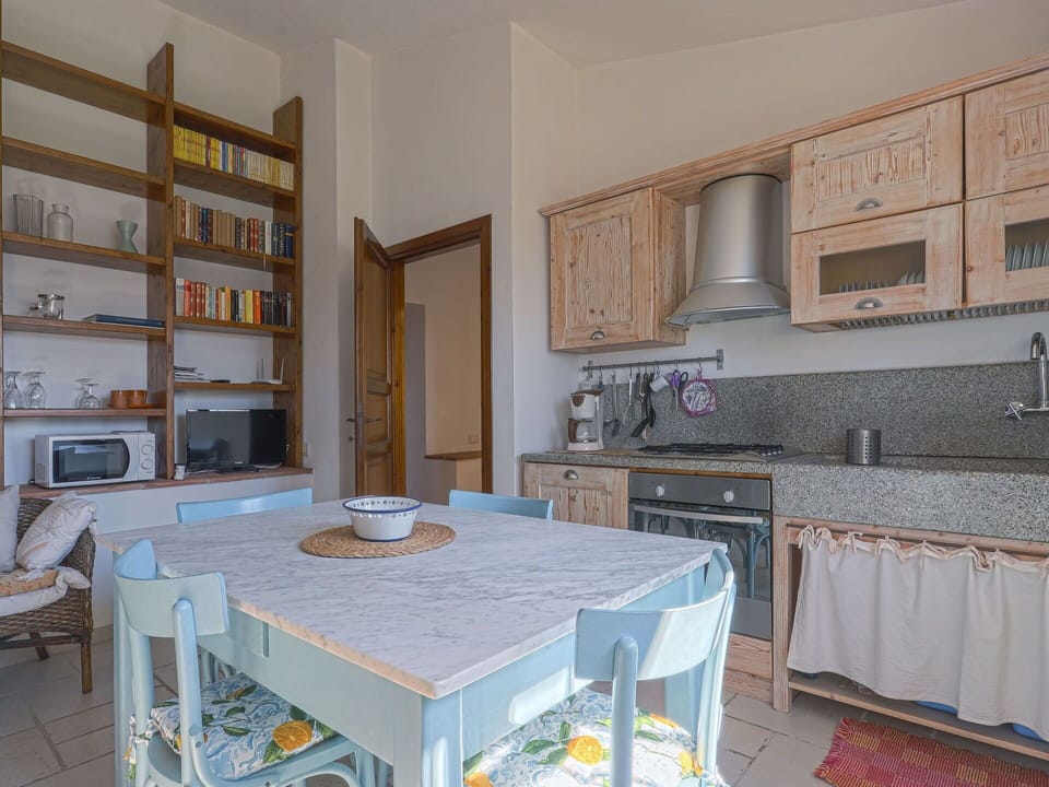 Table, Furniture, Property, Cabinetry, Kitchen, Shelf, Wood, Countertop, Building, Interior Design
