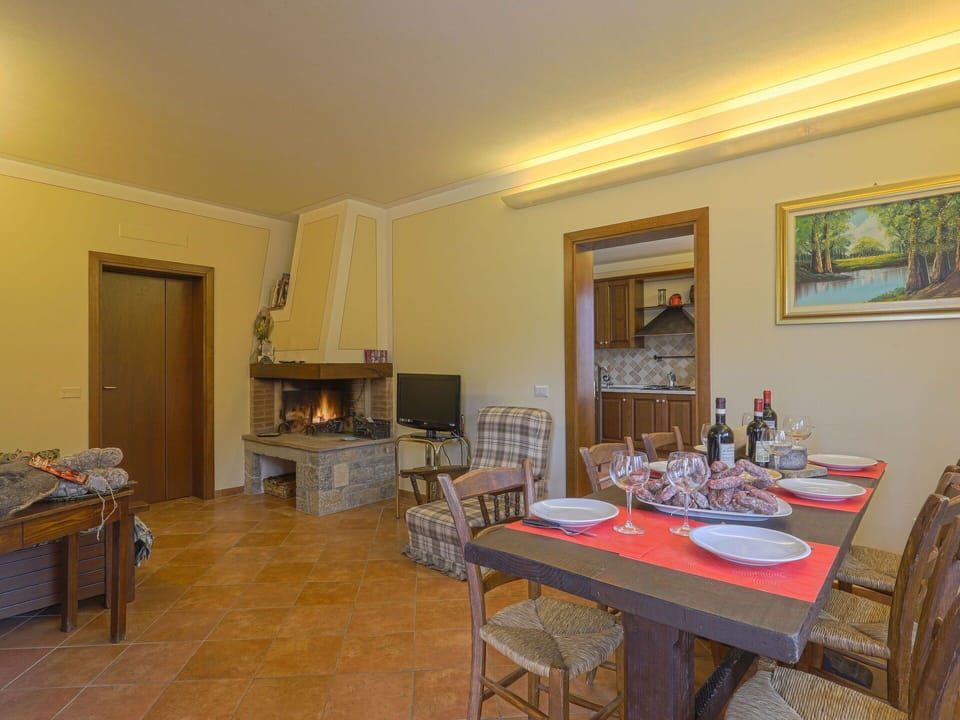 Table, Property, Furniture, Picture Frame, Wood, Interior Design, Flooring, Floor, Hall, Living Room
