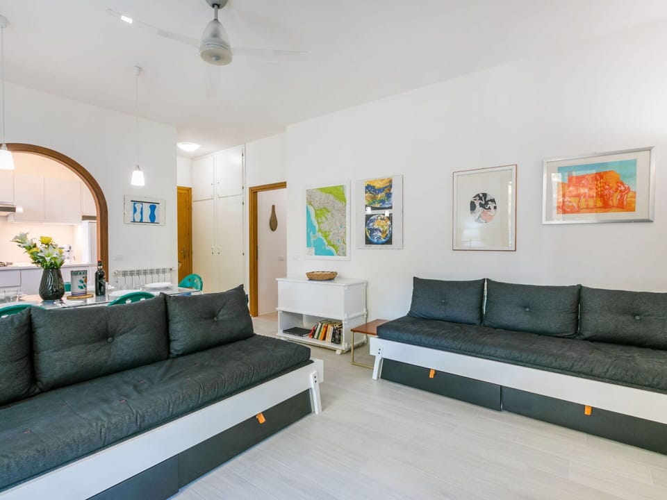 Furniture, Property, Couch, Picture Frame, Table, Houseplant, Green, Comfort, Studio Couch, Interior Design