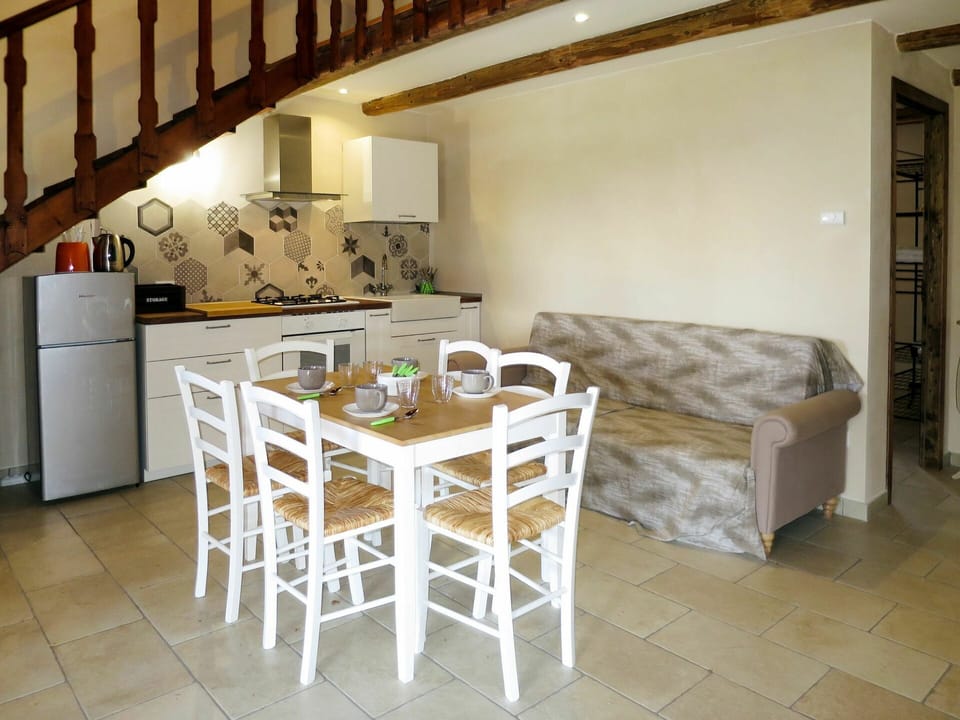 Room, Property, Furniture, Building, Floor, Interior Design, Table, House, Real Estate, Dining Room