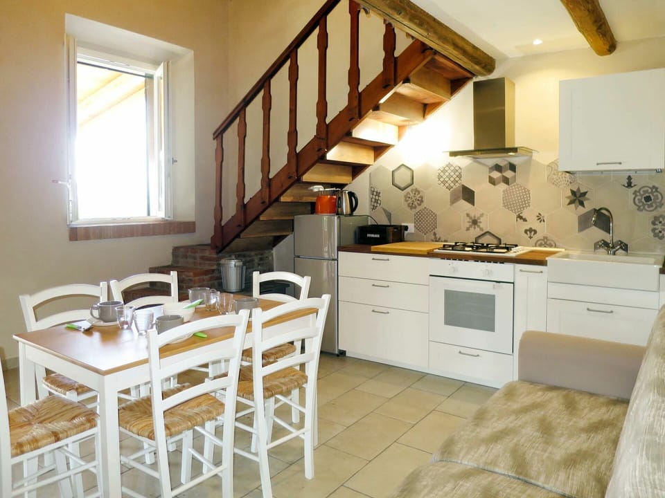 Room, Furniture, Property, Building, Floor, Interior Design, Countertop, House, Kitchen, Home