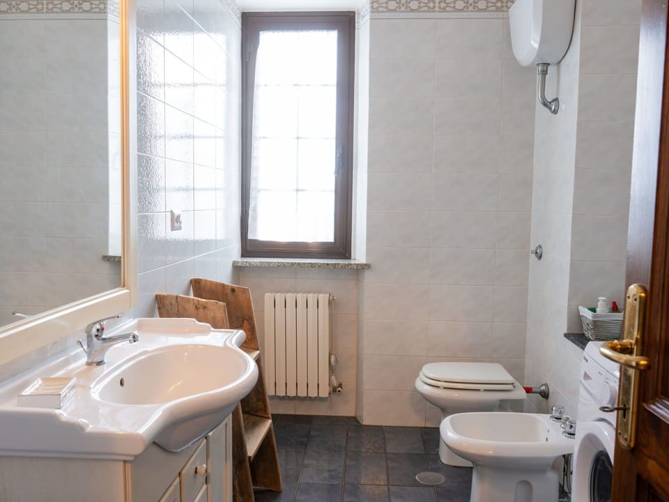 Sink, Property, Plumbing Fixture, Tap, Bathroom Sink, Window, Bathroom, Purple, Interior Design