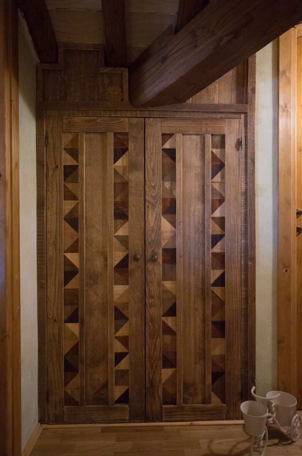 Wood, Wood Stain, Hardwood, Room, Door, Lumber, Beam, House, Architecture, Floor