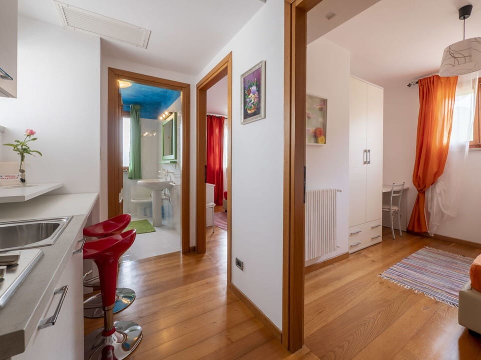 Property, Building, Cabinetry, Wood, Comfort, Door, Interior Design, Houseplant, Floor, Flooring