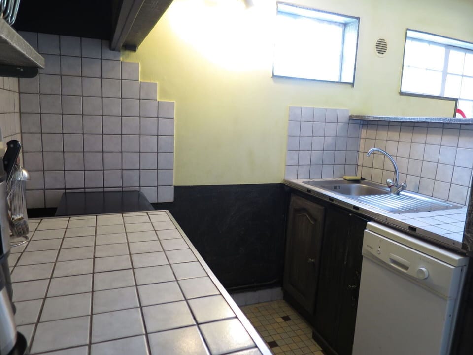 Property, Sink, Kitchen Sink, Cabinetry, Window, Interior Design, Countertop, Floor, Flooring